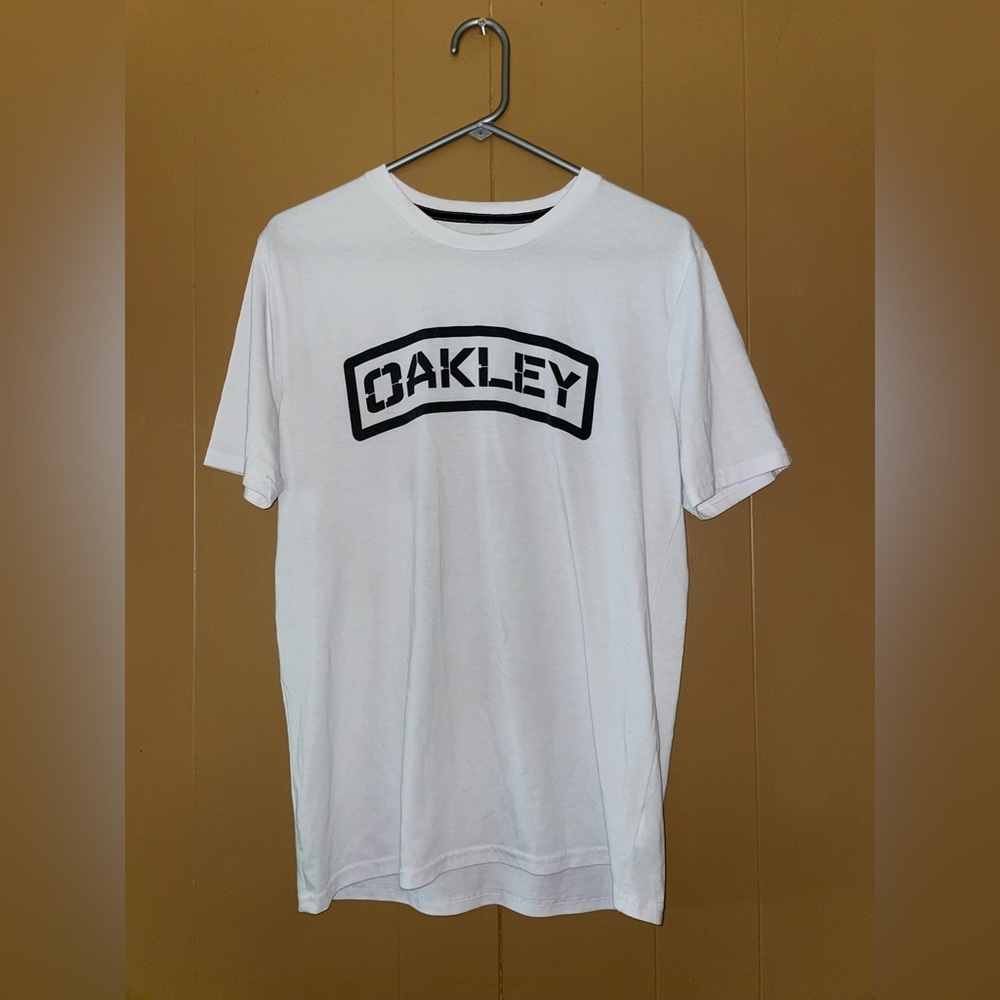 Oakley tee